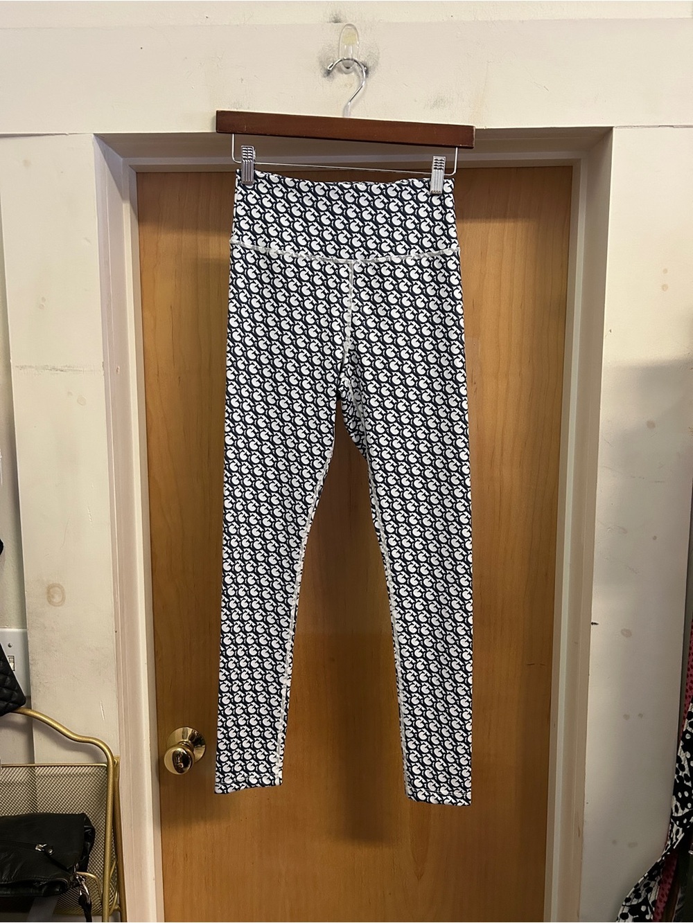 NWT! Guess Monogram Leggings - size XS - MSRP $59!